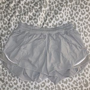 gray lulu hotty hot 4” shorts! sz 8